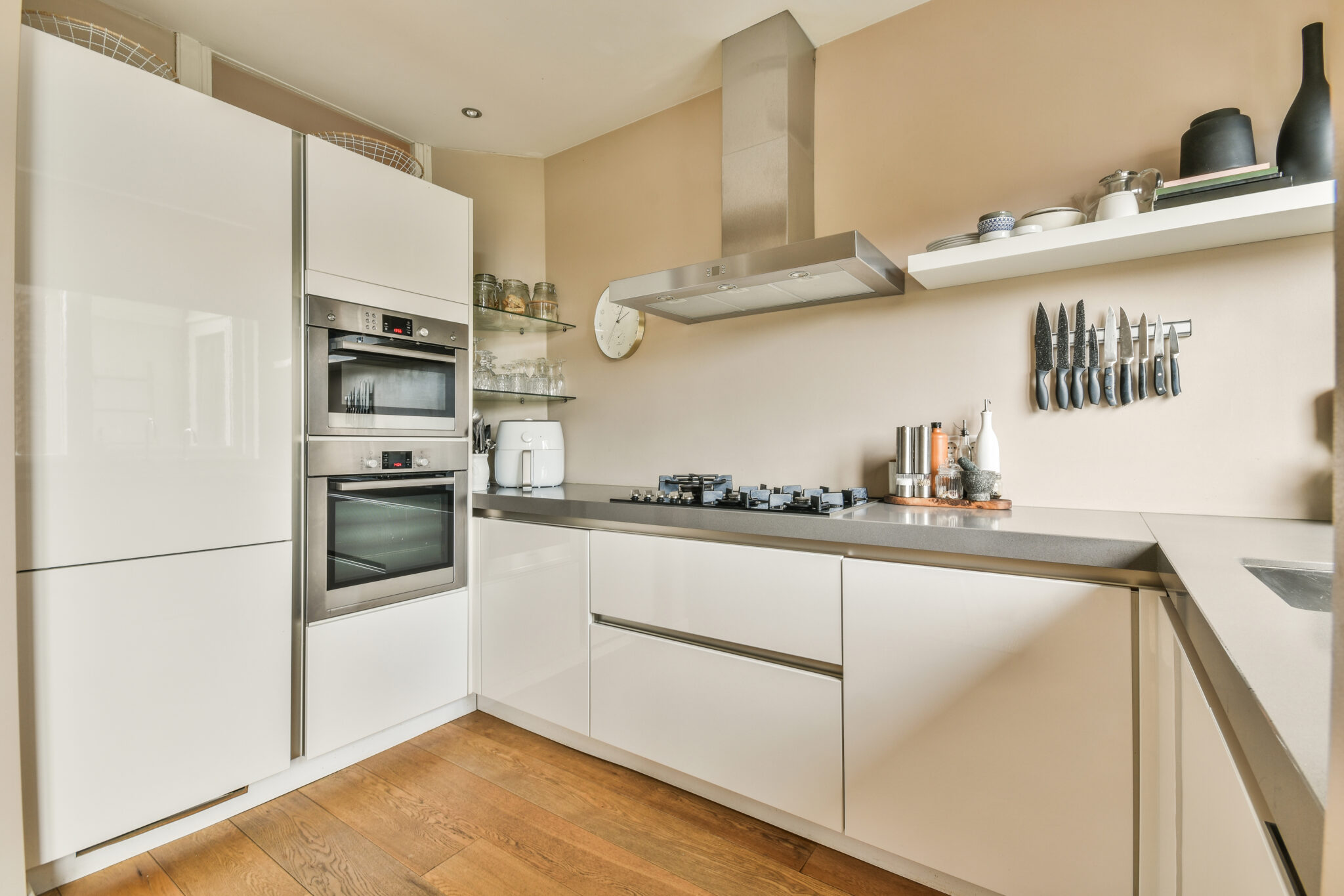 Kitchen and dining zone in modern apartment